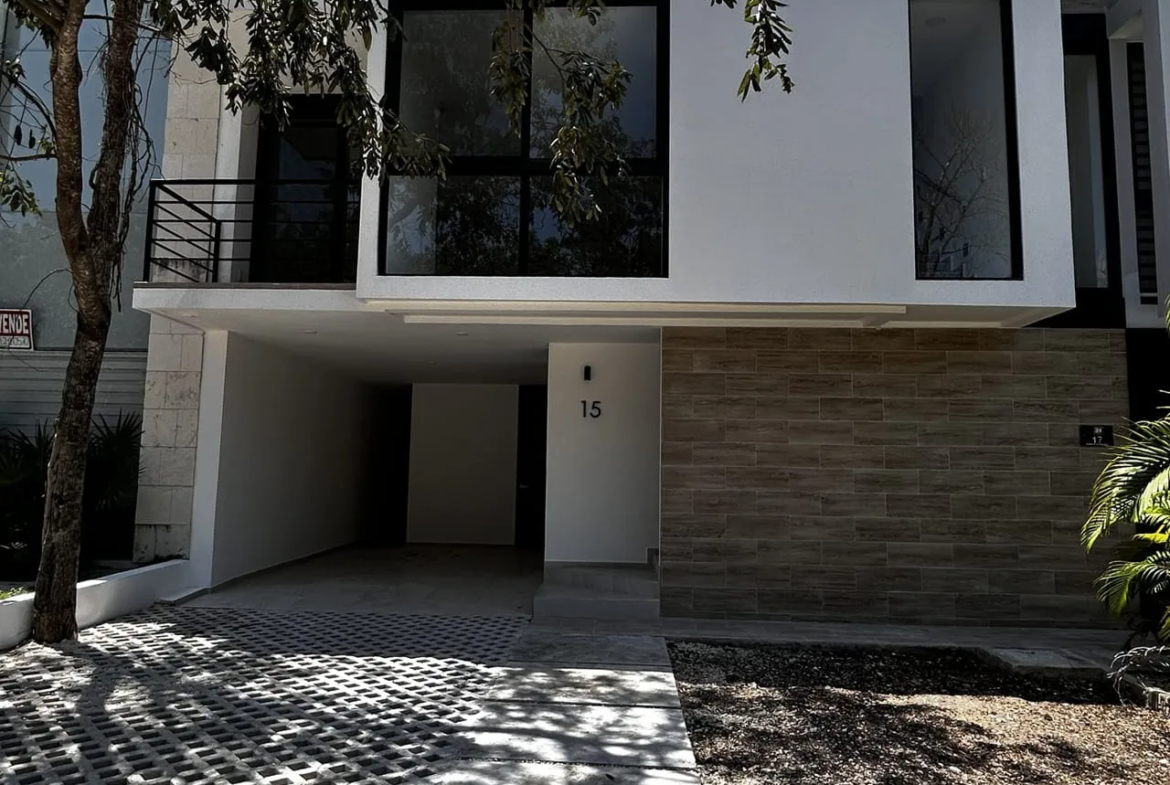 Casa 3 Recamaras en Renta en Senderos Norte Playa del Carmen | Sin Muebles