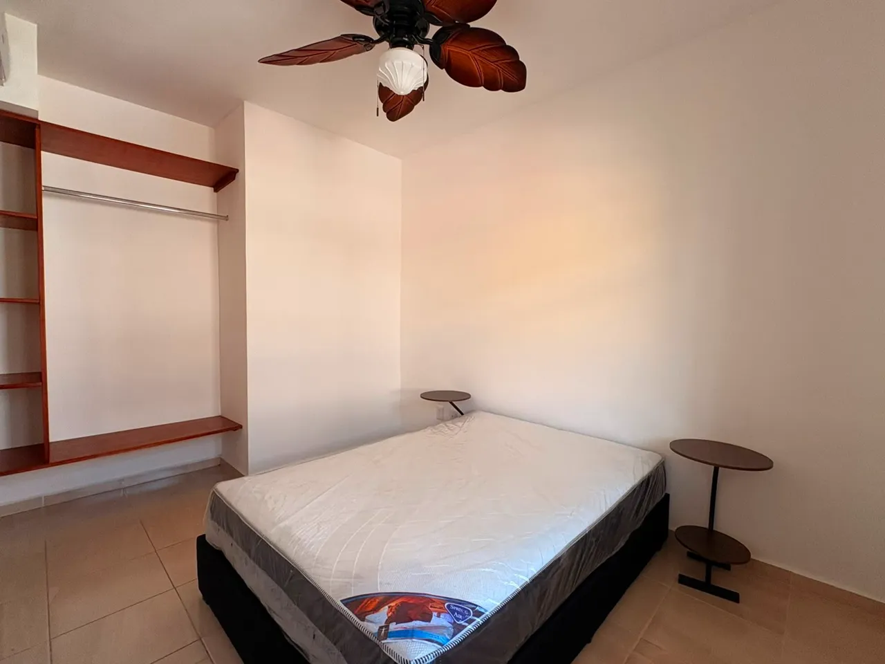 recamara-principal-closets-departamento-terre-1-jardines-ciudad-mayakoba Departamento de 2 Recámaras en Renta en Terre 1, Jardines de Ciudad Mayakoba